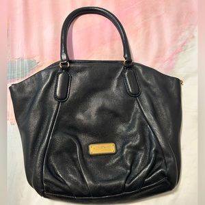 Marc Jacobs New Q Fran leather bag, black with gold hardware with strap